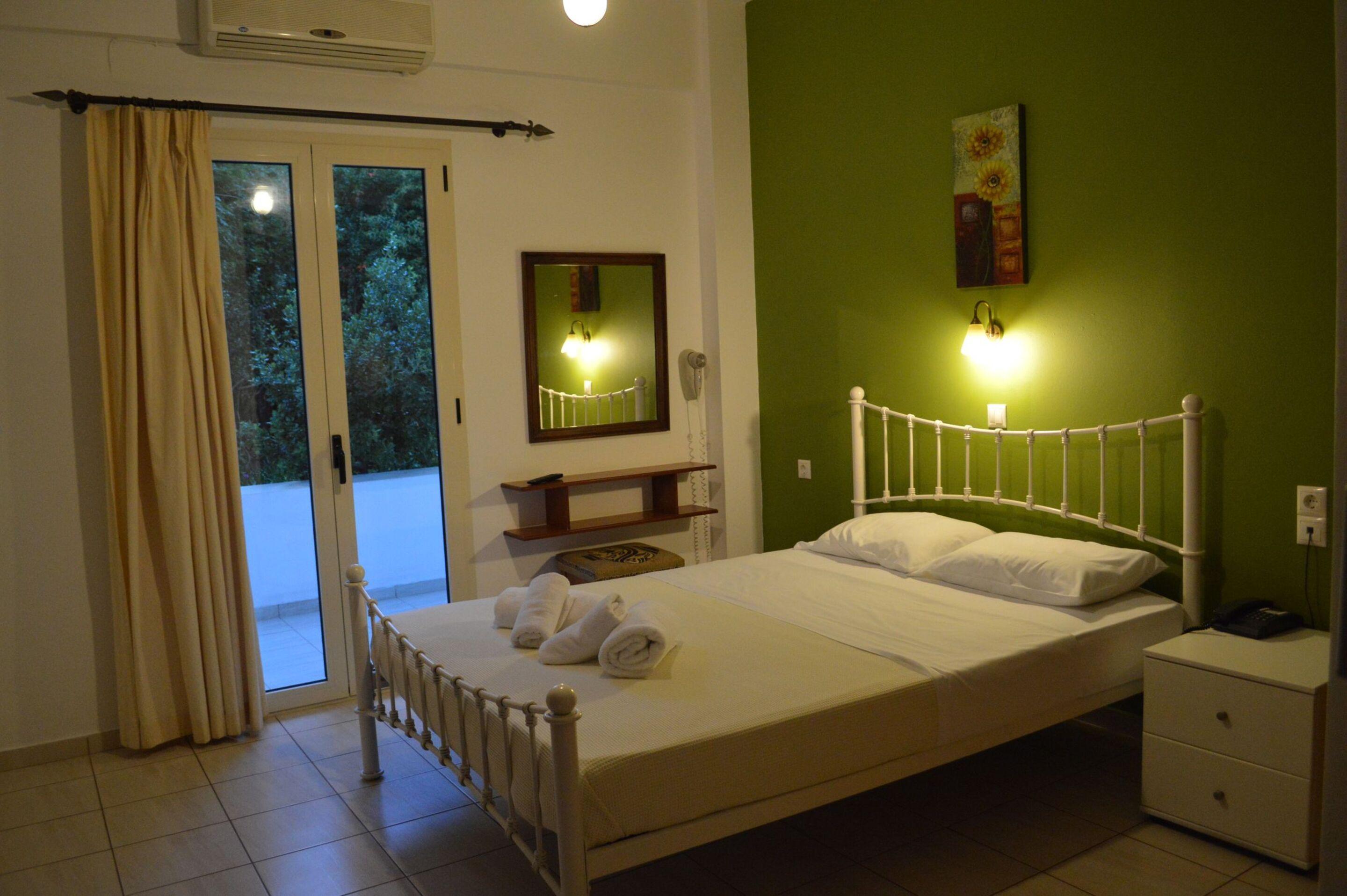 Nikos Aparthotel 4*