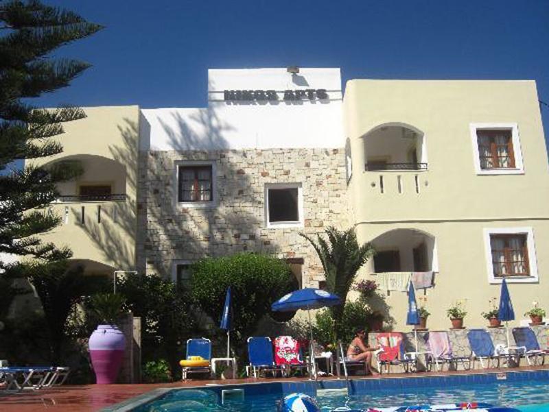 Nikos Aparthotel